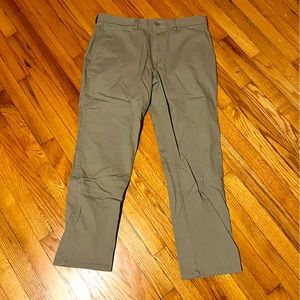 EUC Haggar Action Khaki Straight Fit 36x30